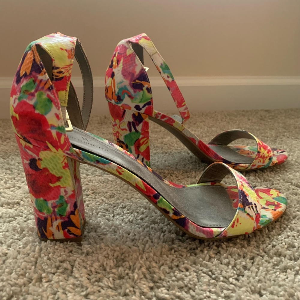 Colorful summer sandals. Size 8.